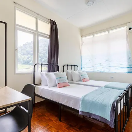 Ee'S Surfer'S House - Seaview, 3 Min Walk To Beach Batu Ferringhi Exterior photo