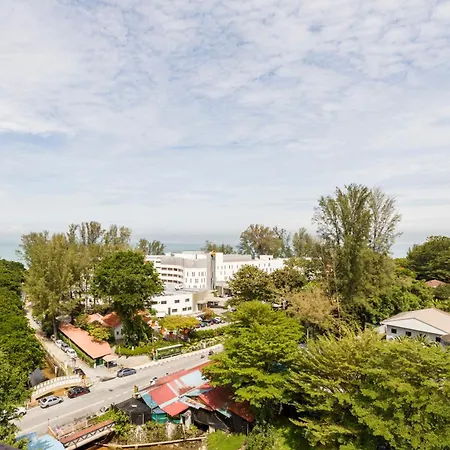 Ee'S Surfer'S House - Seaview, 3 Min Walk To Beach Batu Ferringhi Exterior photo