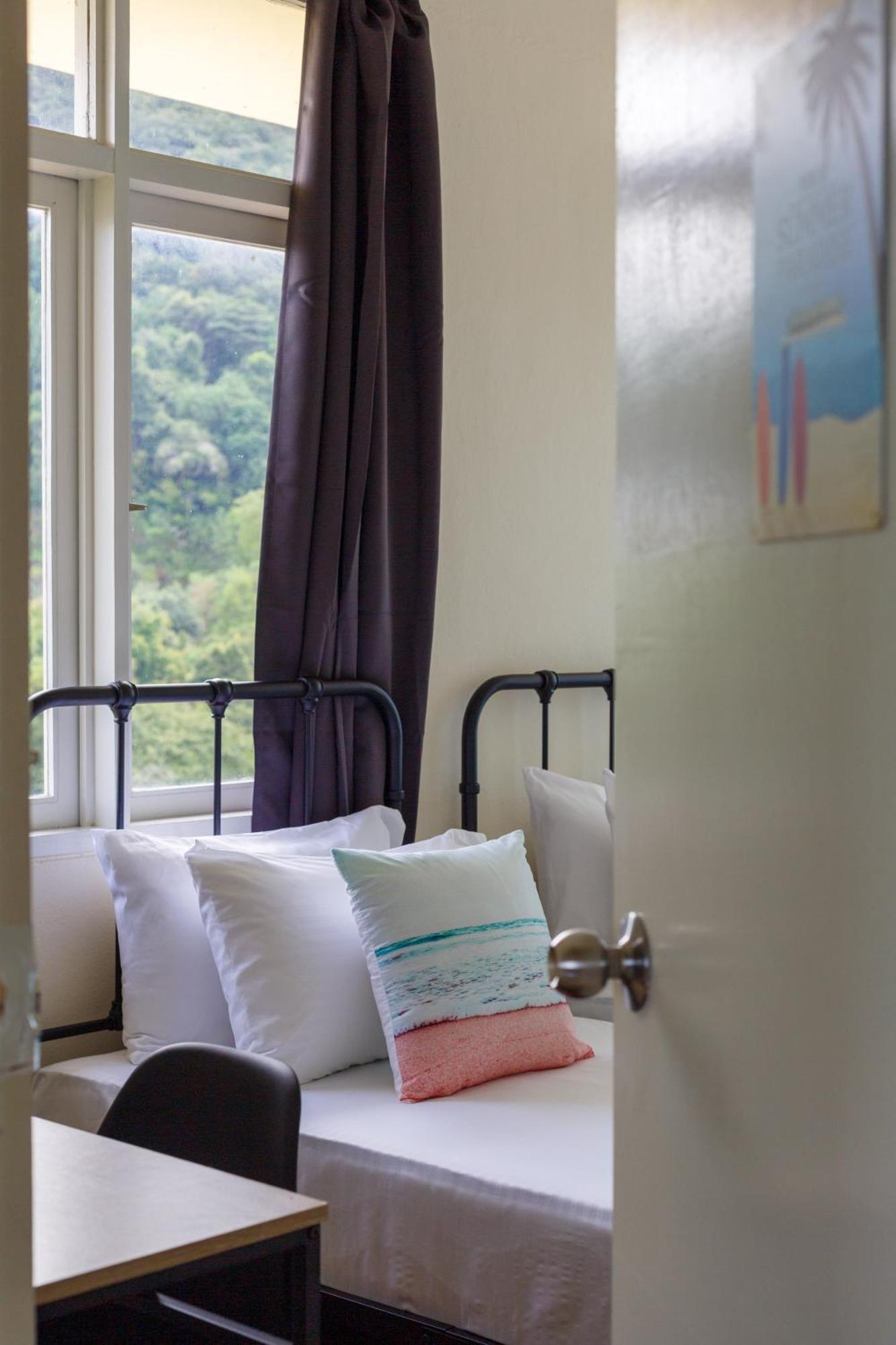 Apartment Ee's Surfer's House - Seaview, 3 Min Walk To Batu Ferringhi
