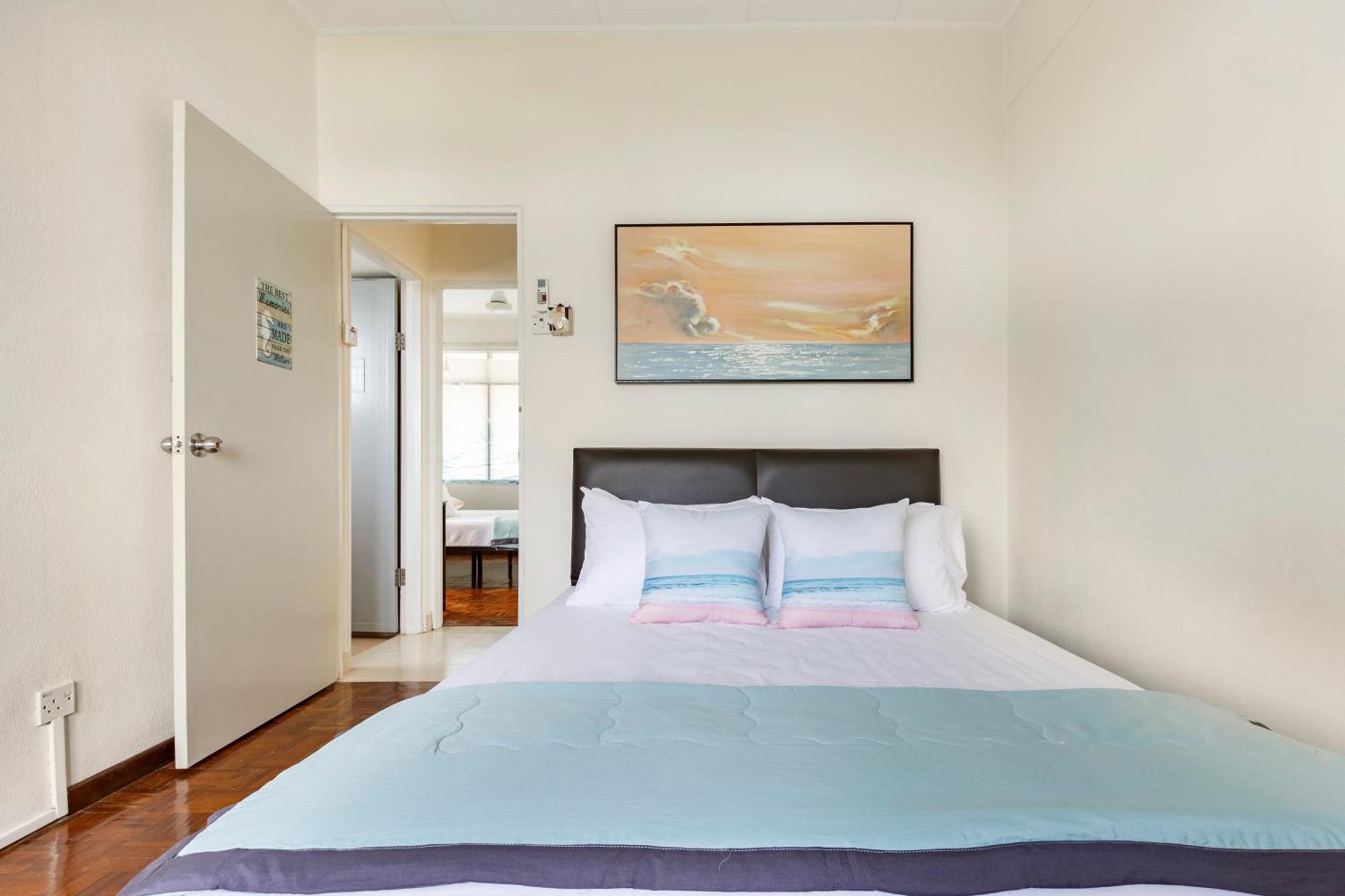 Ee's Surfer's House - Seaview, 3 Min Walk To Apartment Batu Ferringhi